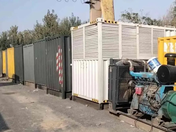 南部200KW柴油发电机机组每小时油耗是多少？