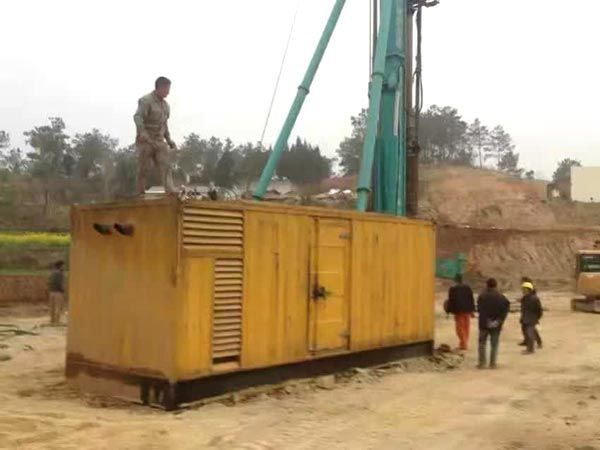 南部如何判断水冷式机油散热器密封件是否需要更换？